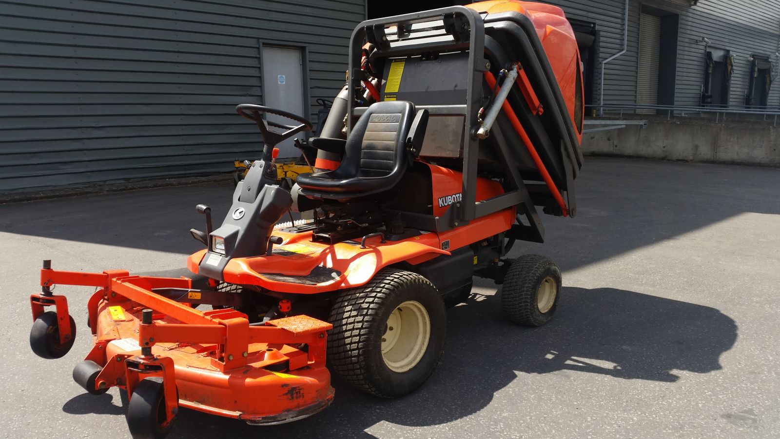 KUBOTA F2560, filtry silnika i hydrauliczne
